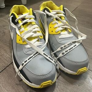 Nike air max shoe size 6Y